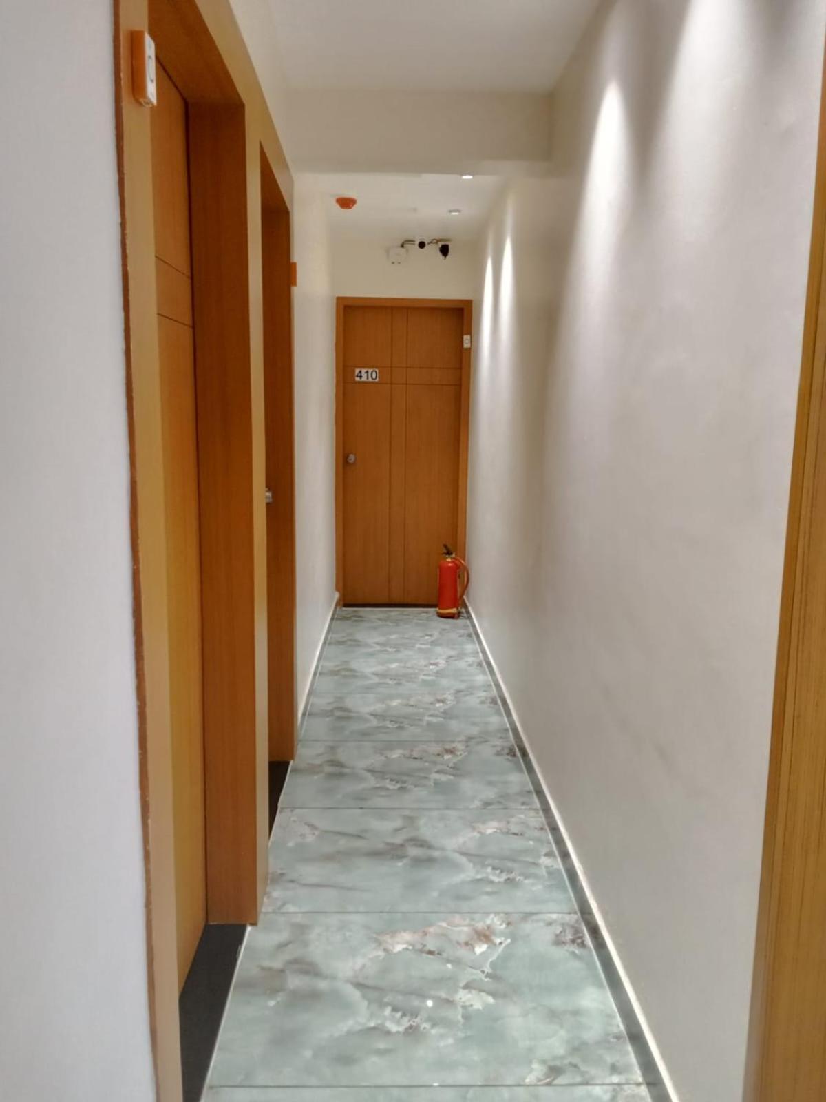 Hotel Exotic อาเมดาบัด ภายนอก รูปภาพ