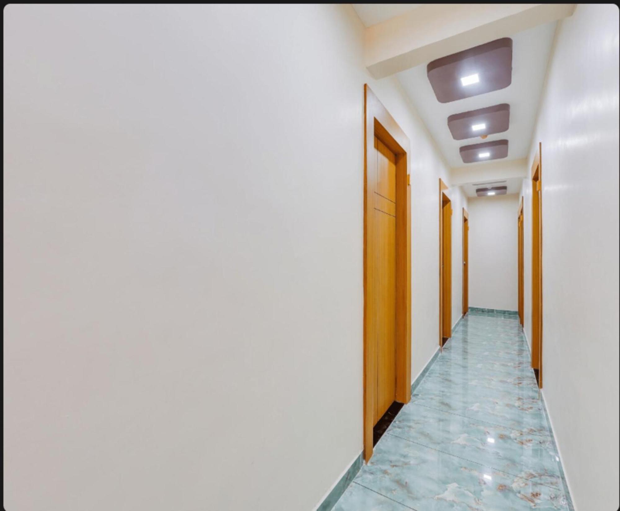 Hotel Exotic อาเมดาบัด ภายนอก รูปภาพ