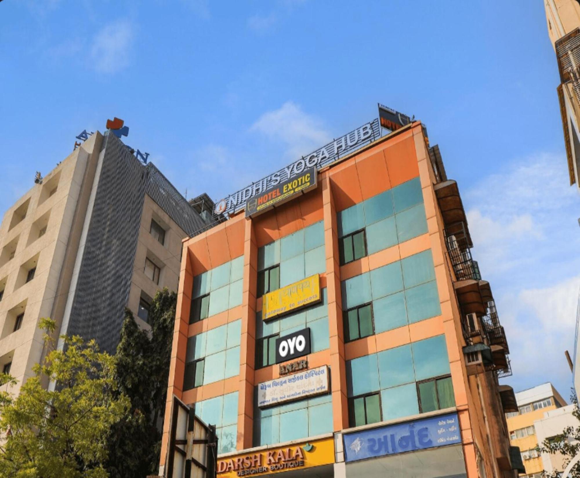 Hotel Exotic อาเมดาบัด ภายนอก รูปภาพ